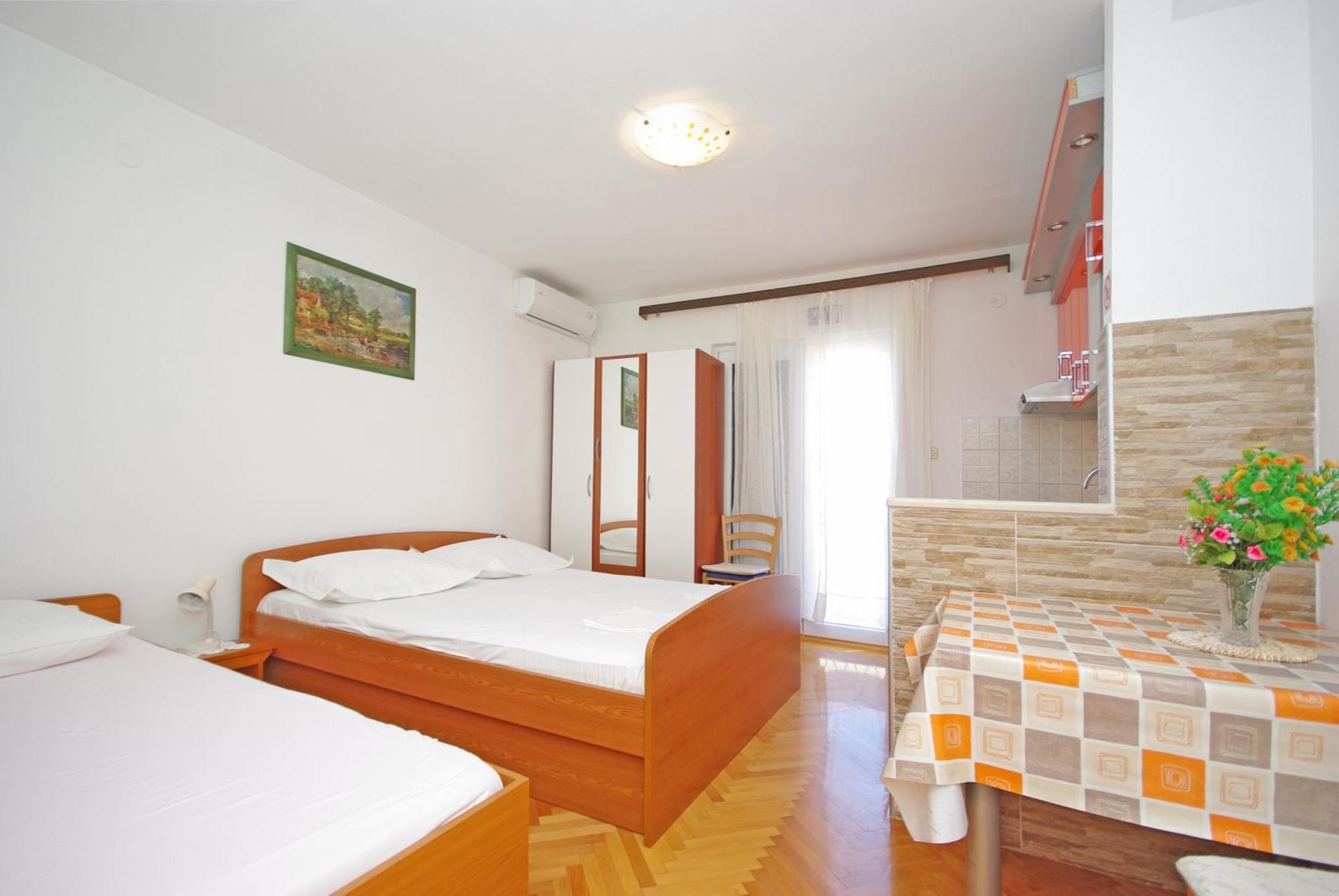 Apartments Ribarevic Makarska Rum bild